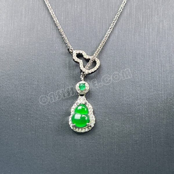 Calabash Pendant Necklace Exquisite Jadeite